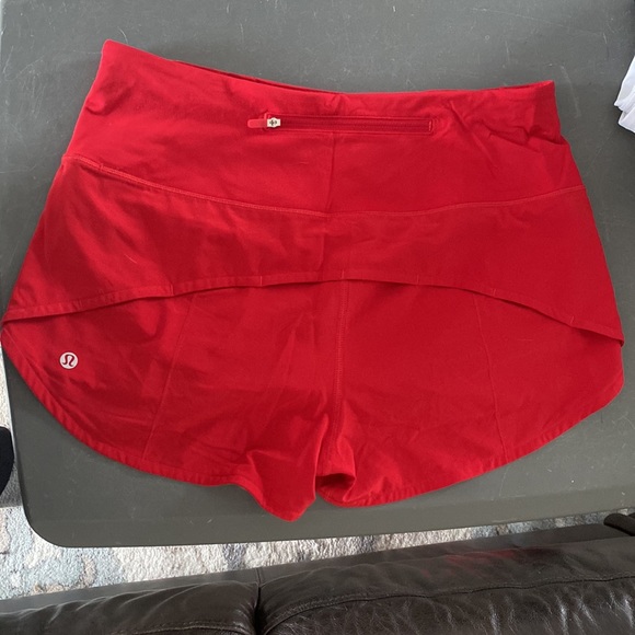 Lululemon High rise speed up short 2.5” size 8 - Picture 2 of 4